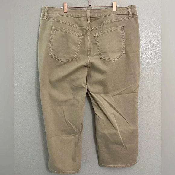 Lane Bryant Signature Fit Straight Crop Jean - Picture 5 of 8